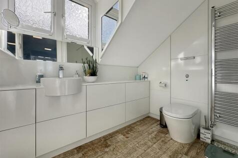 Main Bedroom En Suite.JPG