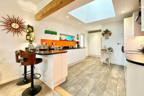 Breakfast Bar Area.JPG