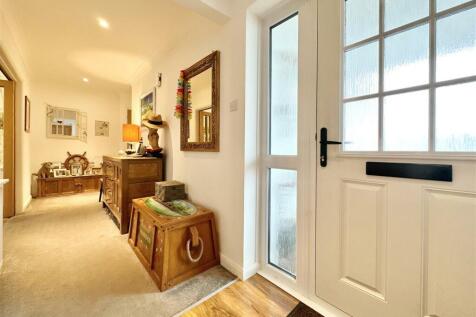 Entrance Hallway.JPG