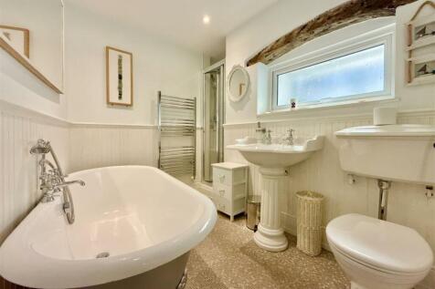 Family Bathroom.JPG