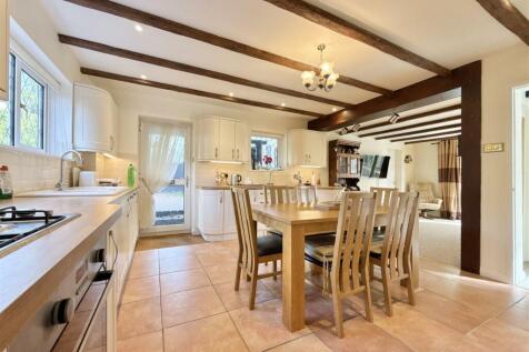 Kitchen Towards Dining Area.JPG