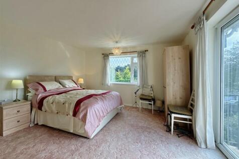 Bedroom 1.JPG