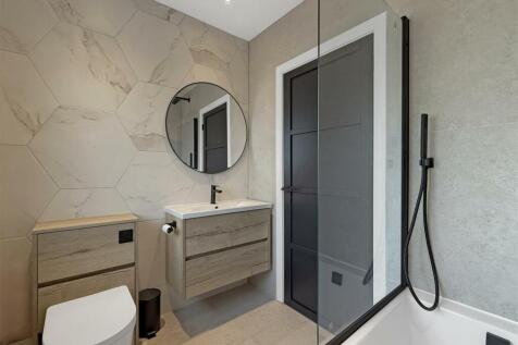 Family Bathroom.JPG