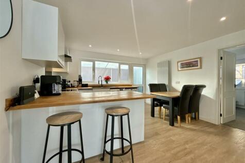 Breakfast Bar.JPG