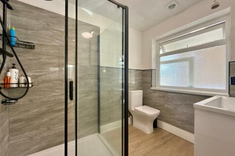 Shower Room.JPG