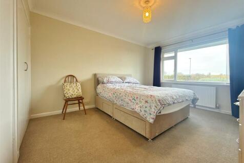 Bedroom 1.JPG