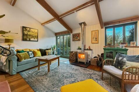 Lounge Towards Garden.JPG
