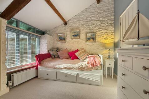 Bedroom 2.JPG