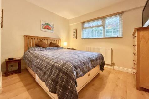 Bedroom 1.JPG