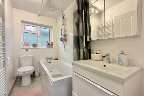 Family  Bathroom.JPG