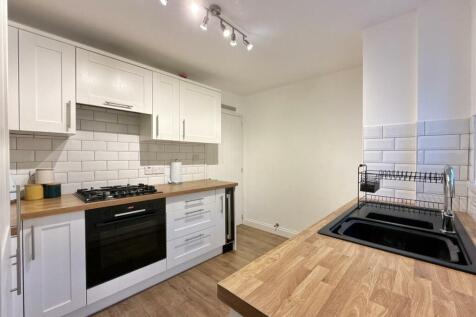 Kitchen_.JPG