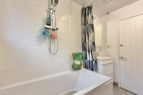 Family Bathroom.JPG