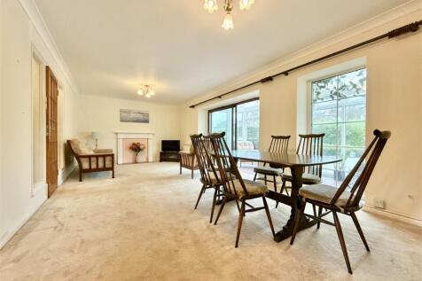Dining Area.JPG