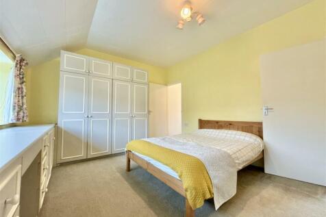 Bedroom 1 Storage.JPG