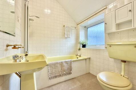 Bathroom.JPG