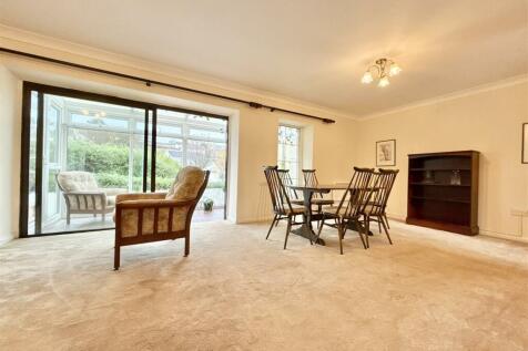 Living Room.JPG