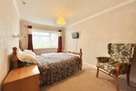 Bedroom  1.JPG