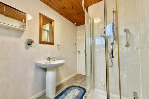 Shower  Room.JPG