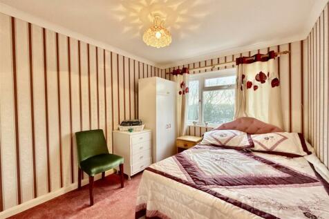 Bedroom  2.JPG