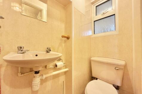 Downstairs WC.JPG