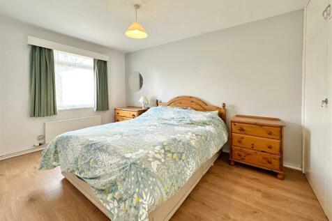 Bedroom 1.JPG
