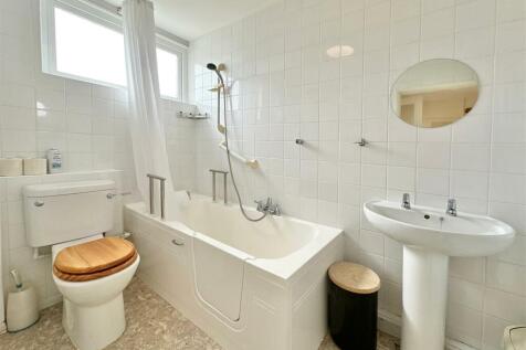 Bathroom.JPG