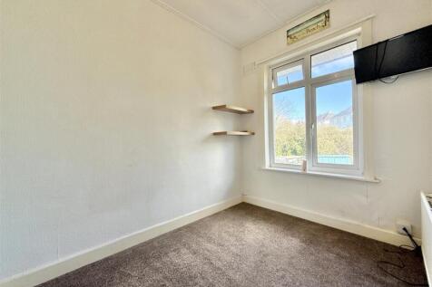 Bedroom  2.jpeg