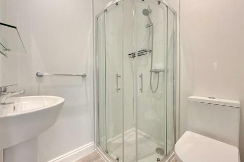 Bedroom 2 En Suite.JPG
