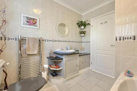 Family Bathroom.jpeg