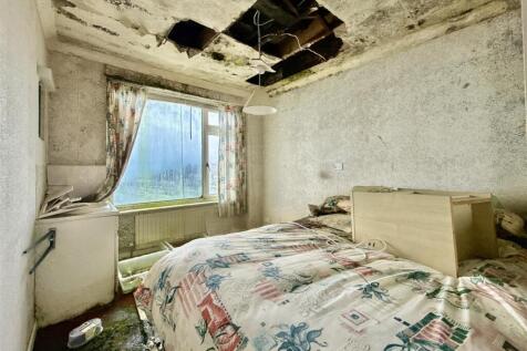 Foretops Bedroom 2.JPG