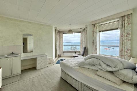 Torbay House Bedroom 1.JPG