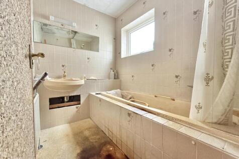 Foretops Bathroom.JPG