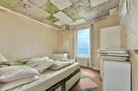 Torbay House Bedroom 2.JPG