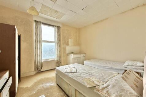 Torbay House Bedroom 3.JPG