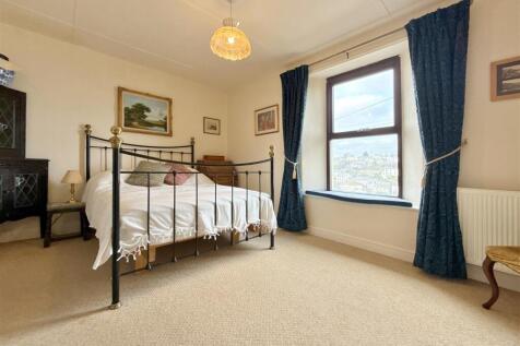 Bedroom 1.JPG