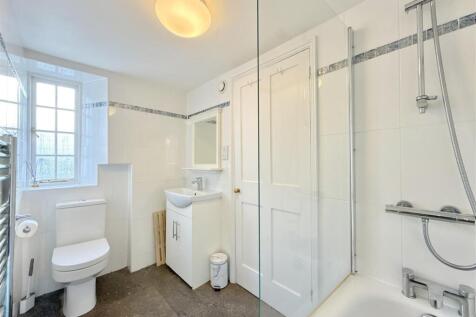 Family Bathroom.JPG