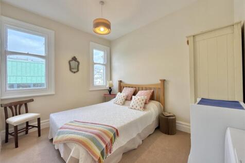 Bedroom 1.jpg