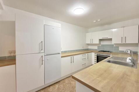 Kitchen_.JPG