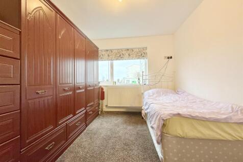 Bedroom 2.JPG