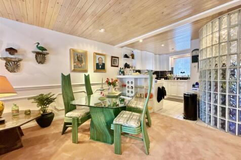 Dining Area.JPG
