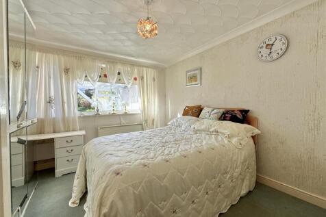 Bedroom 2.JPG