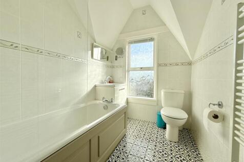 Family Bathroom.JPG