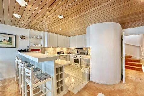 Kitchen Area.jpg