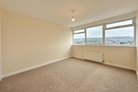 Bedroom 1.jpg