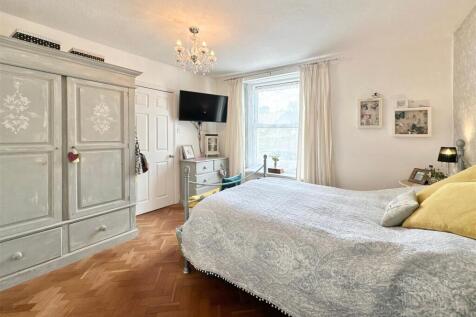 Bed 1 Towards Walk in Wardrobe.JPG