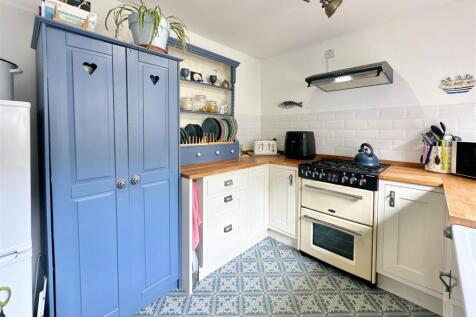 Kitchen Storage.JPG