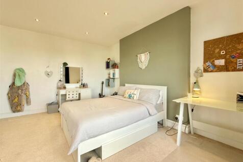 Bedroom  2.jpg