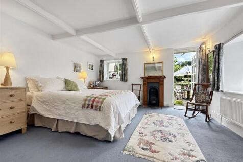 Bedroom 1.JPG