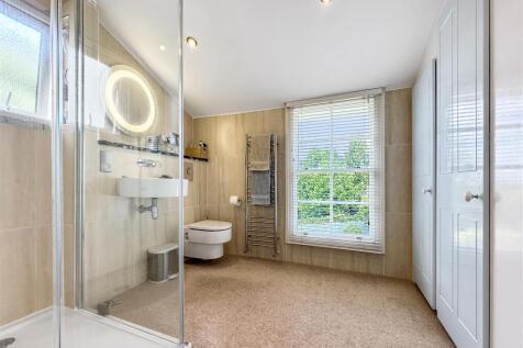 Bedroom 1 Ensuite.JPG