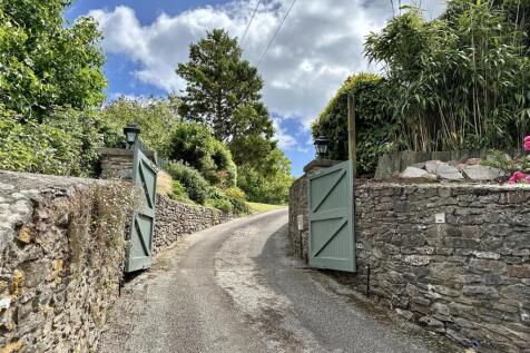 Driveway Gates.JPG